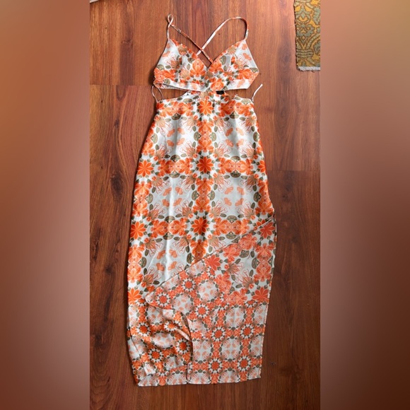 NWT revolve gorgeous House of Harlow Gorgeous Silky Floral
Cutout Dress - Picture 5 of 12